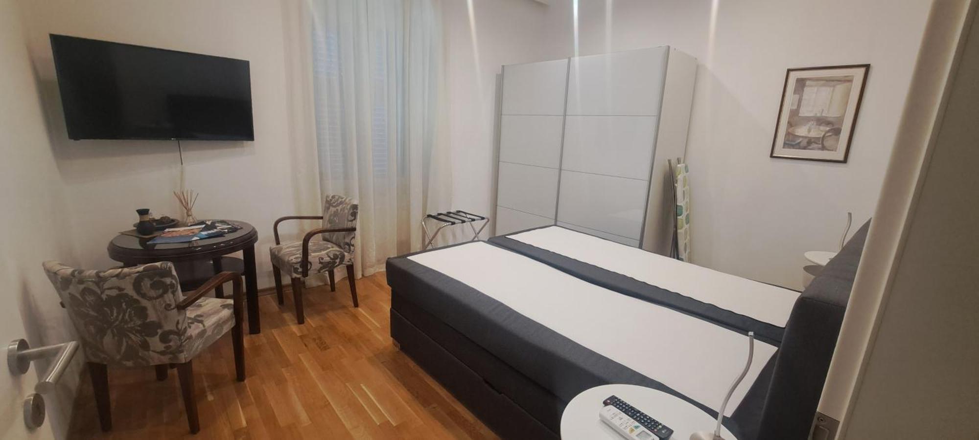 Kaza In Center, With Terrace, Private Parking, Step To The Sea *