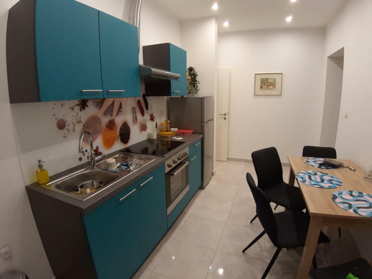 Kaza In Center, With Terrace, Private Parking, Step To The Sea Apartment *